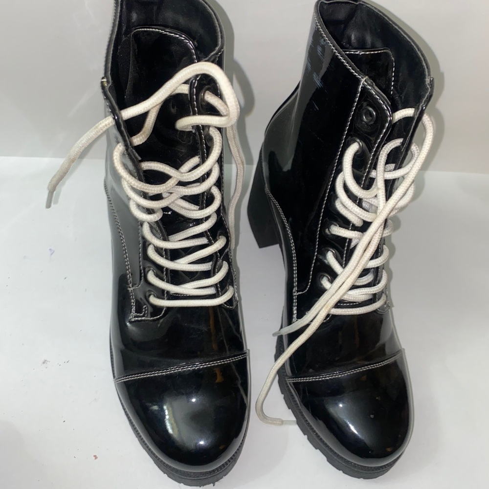 Combat boots
